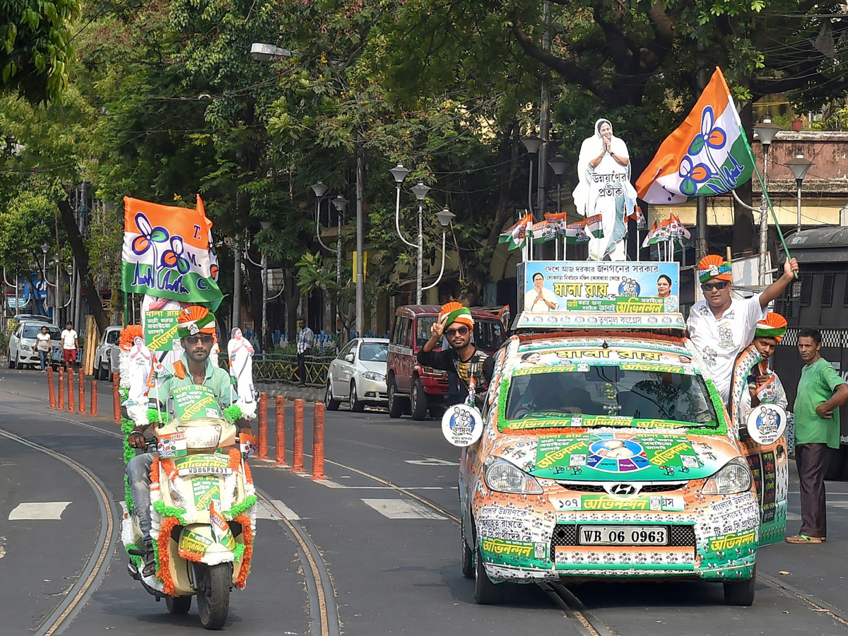 BJP supporters celebrate after trends indicate clean sweep  for NDA - Sakshi2