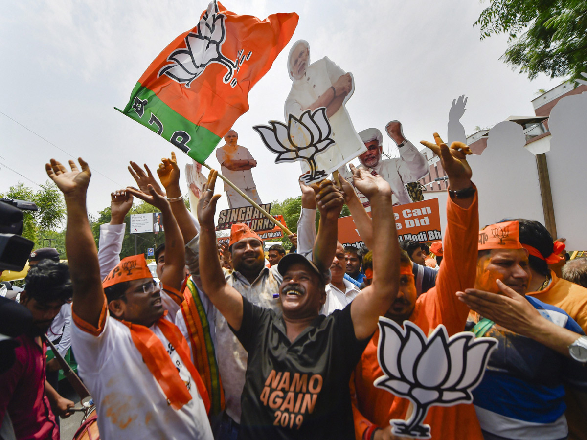 BJP supporters celebrate after trends indicate clean sweep  for NDA - Sakshi17