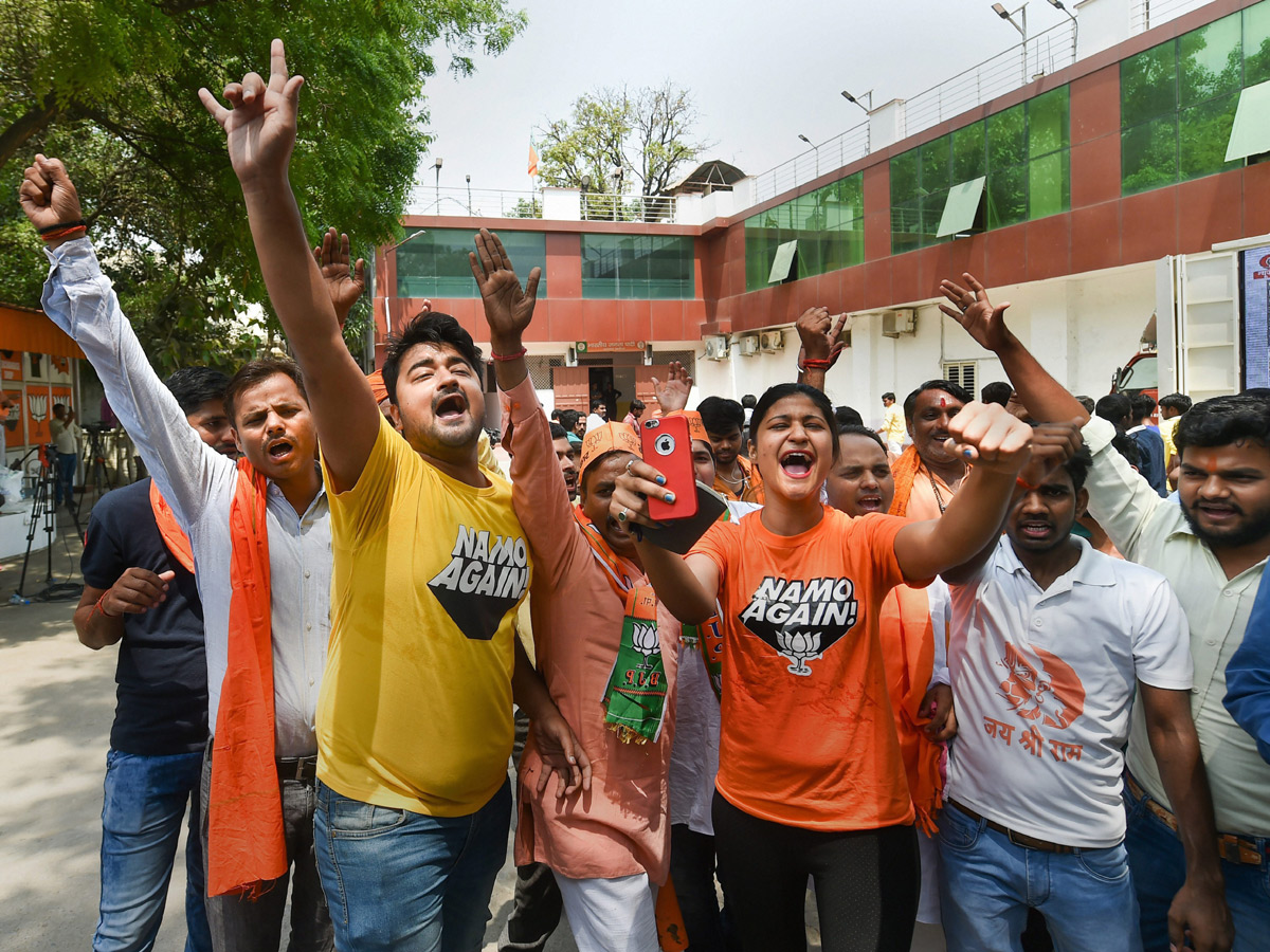 BJP supporters celebrate after trends indicate clean sweep  for NDA - Sakshi28