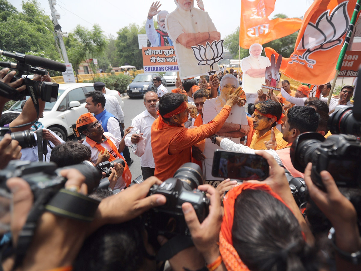 BJP supporters celebrate after trends indicate clean sweep  for NDA - Sakshi33