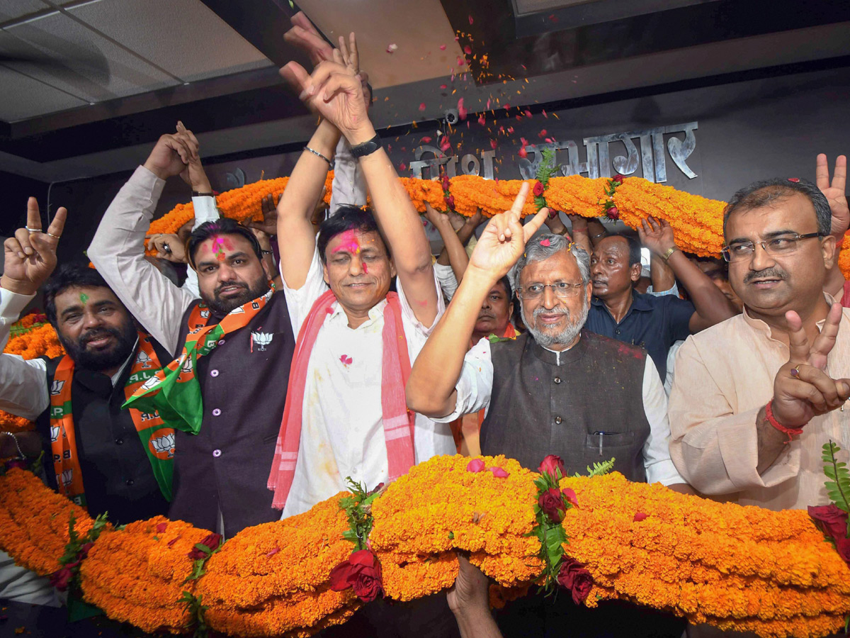 BJP supporters celebrate after trends indicate clean sweep  for NDA - Sakshi5