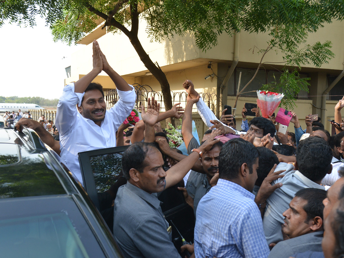 YSRCP Chief YS Jagan receives a grand welcome at Hyderabad Photo Gallery - Sakshi1