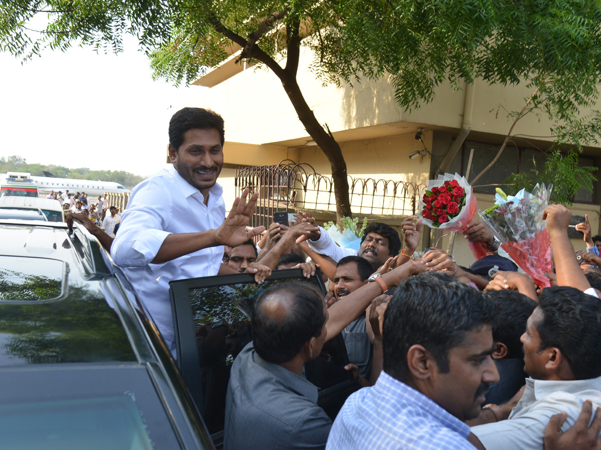 YSRCP Chief YS Jagan receives a grand welcome at Hyderabad Photo Gallery - Sakshi10