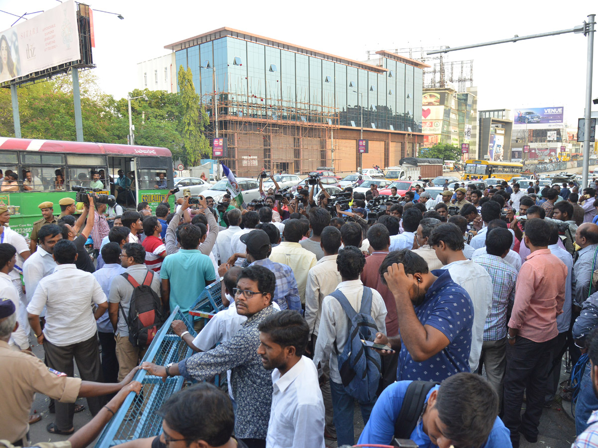 YSRCP Chief YS Jagan receives a grand welcome at Hyderabad Photo Gallery - Sakshi11