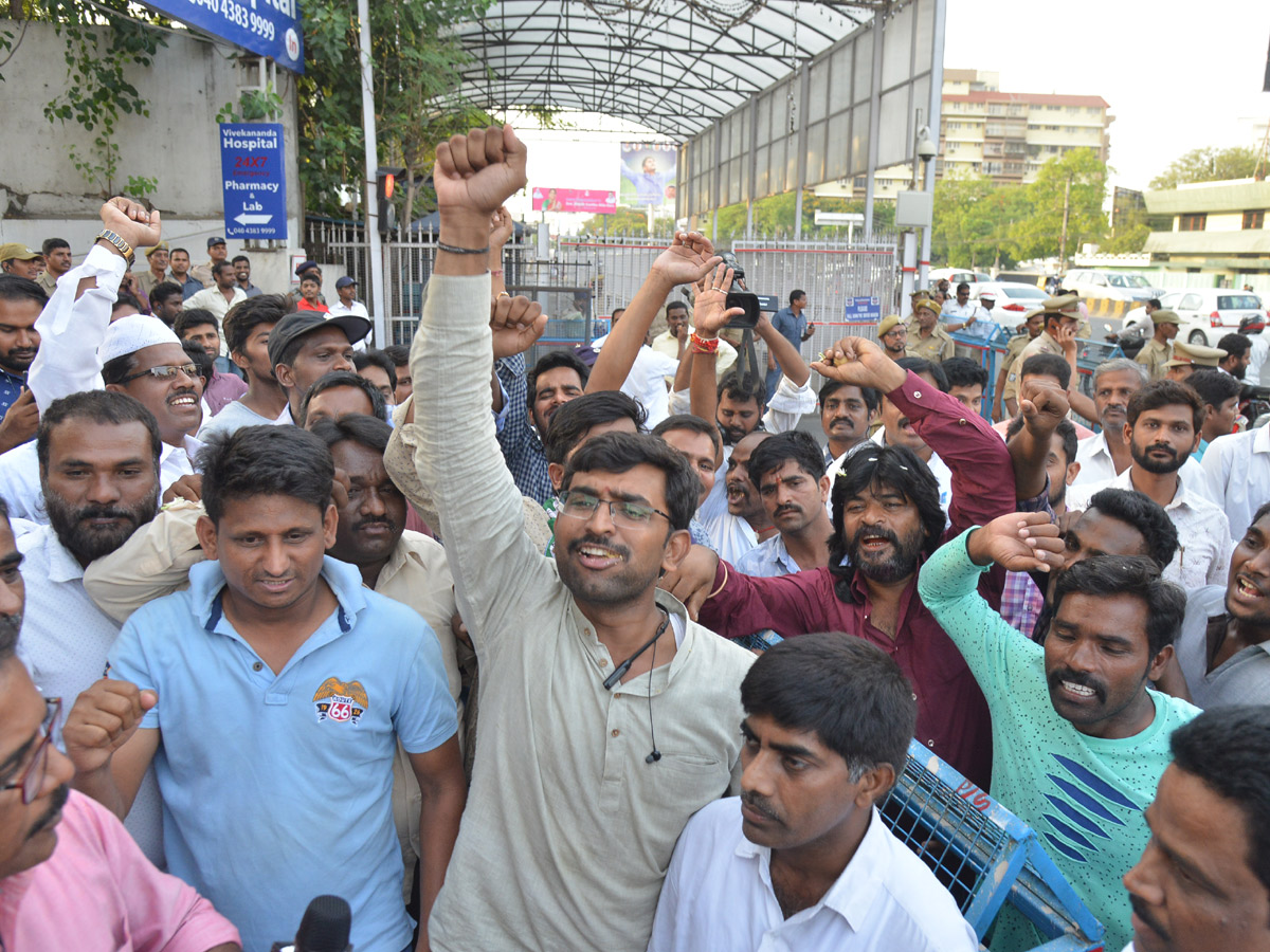 YSRCP Chief YS Jagan receives a grand welcome at Hyderabad Photo Gallery - Sakshi13