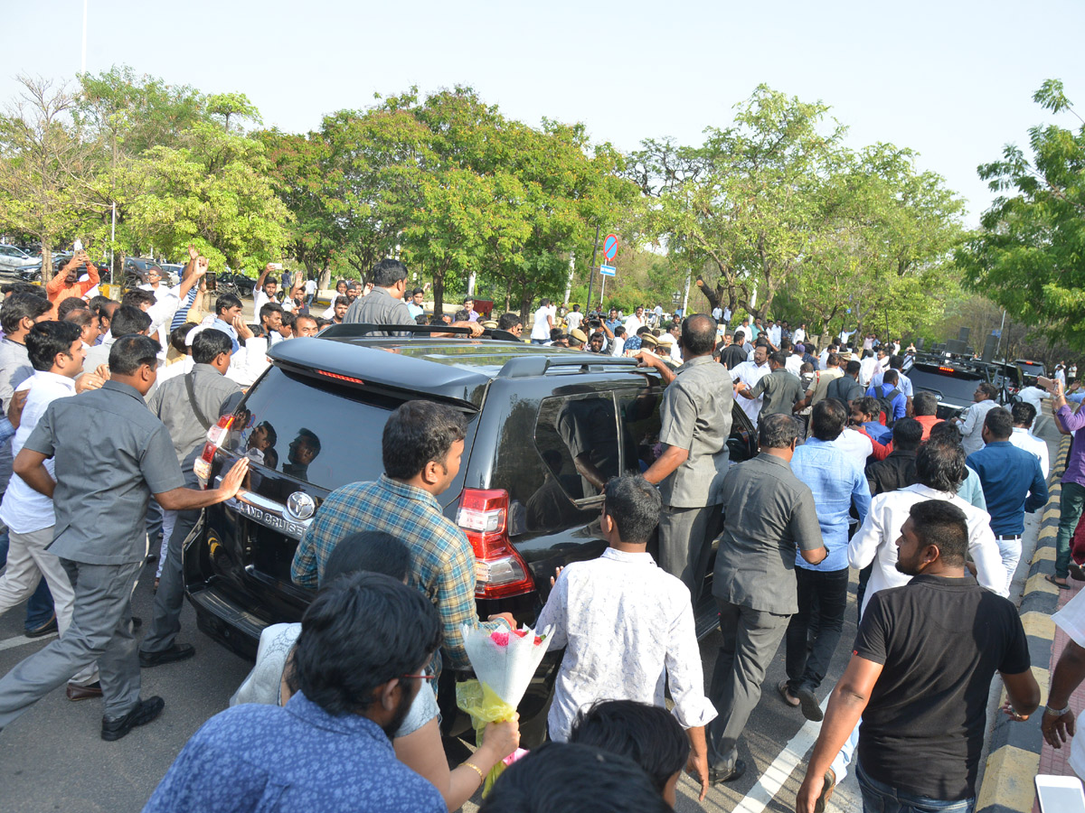 YSRCP Chief YS Jagan receives a grand welcome at Hyderabad Photo Gallery - Sakshi15