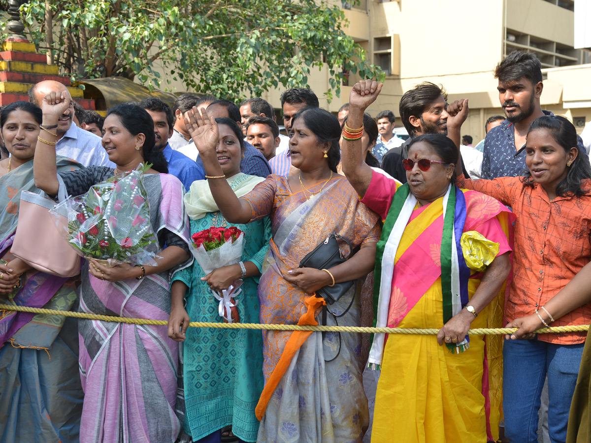 YSRCP Chief YS Jagan receives a grand welcome at Hyderabad Photo Gallery - Sakshi18