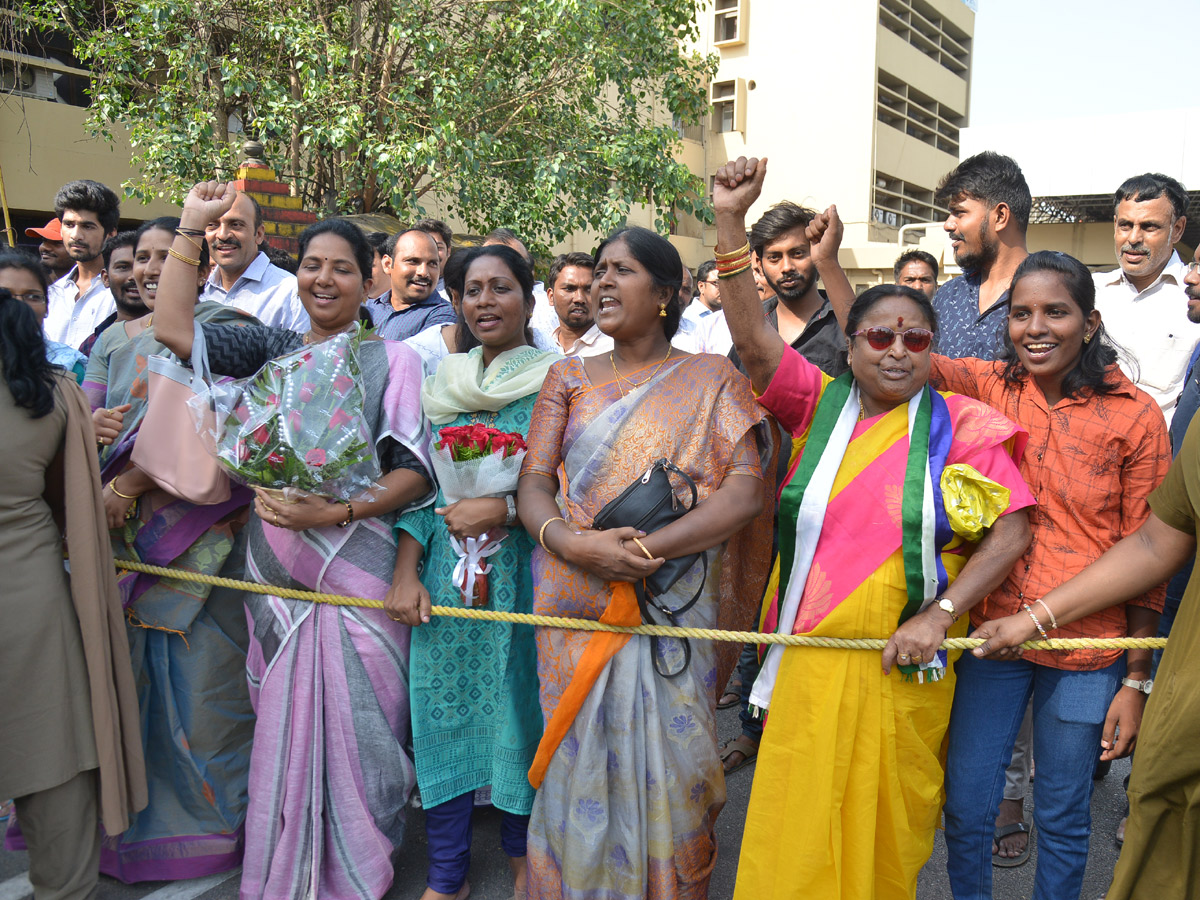 YSRCP Chief YS Jagan receives a grand welcome at Hyderabad Photo Gallery - Sakshi20