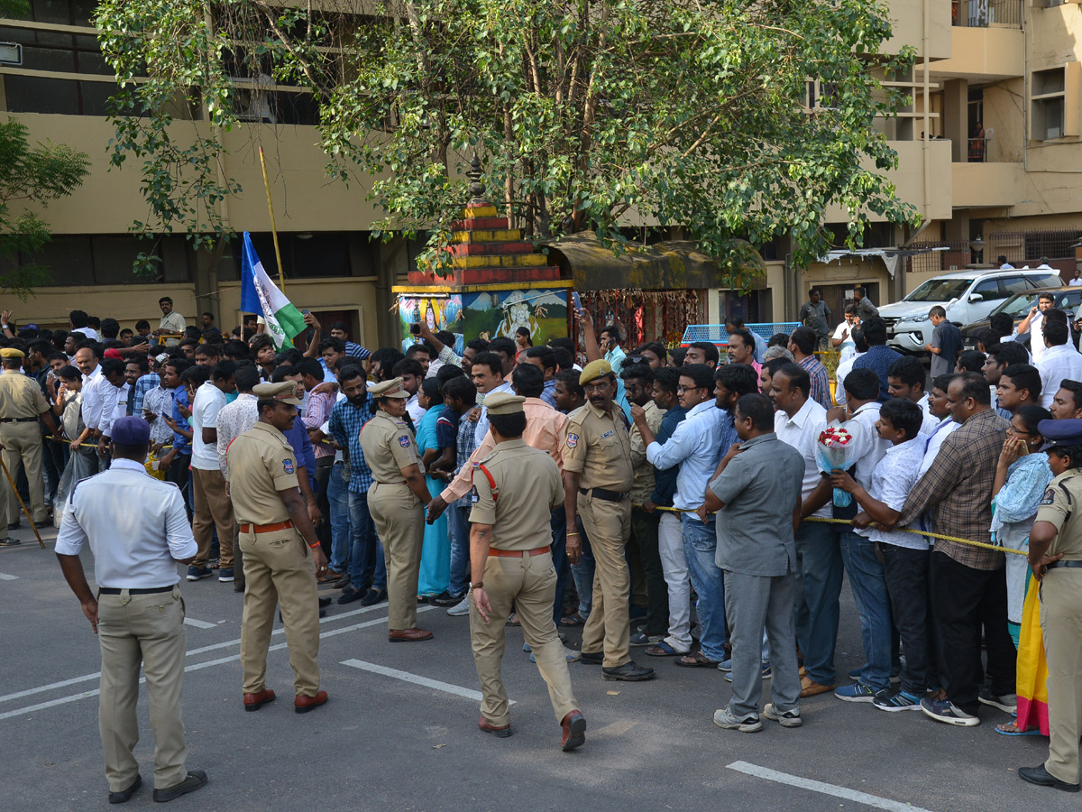 YSRCP Chief YS Jagan receives a grand welcome at Hyderabad Photo Gallery - Sakshi21