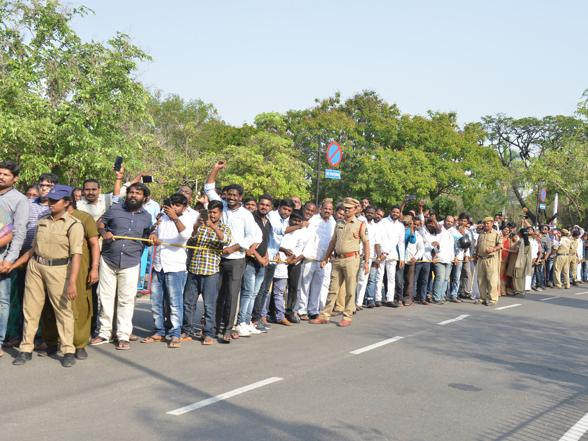 YSRCP Chief YS Jagan receives a grand welcome at Hyderabad Photo Gallery - Sakshi26