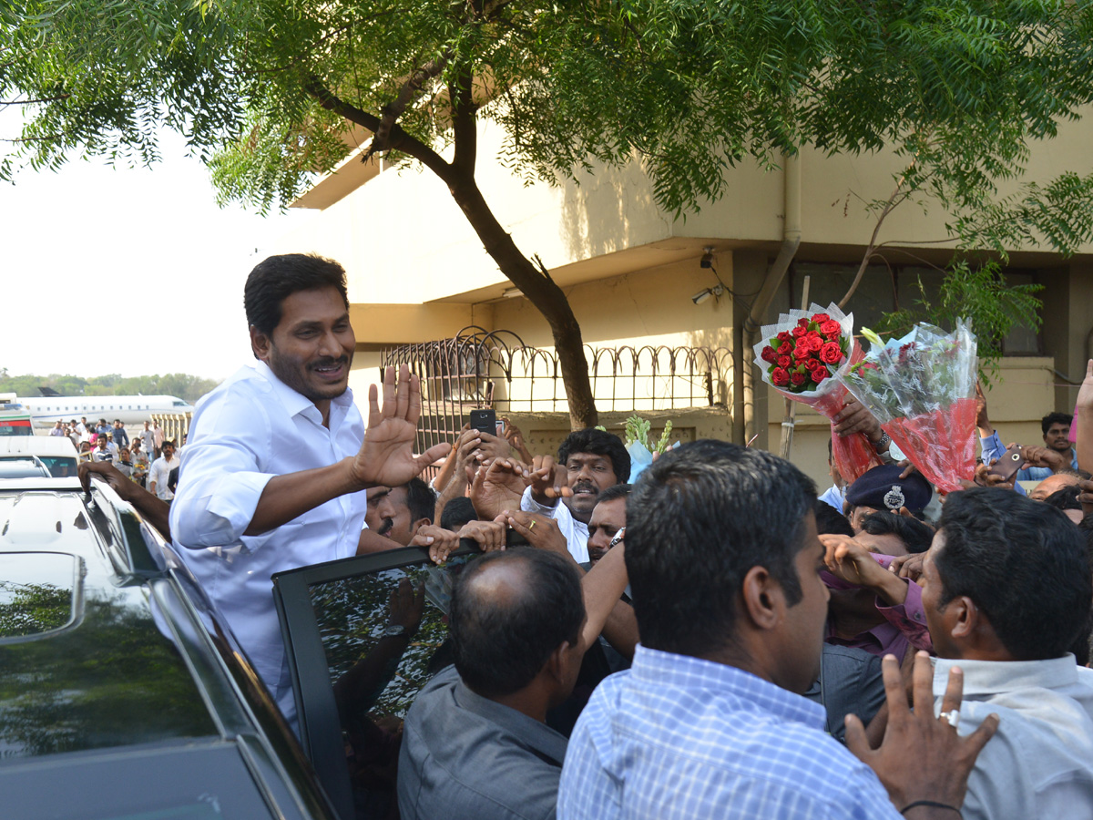 YSRCP Chief YS Jagan receives a grand welcome at Hyderabad Photo Gallery - Sakshi6