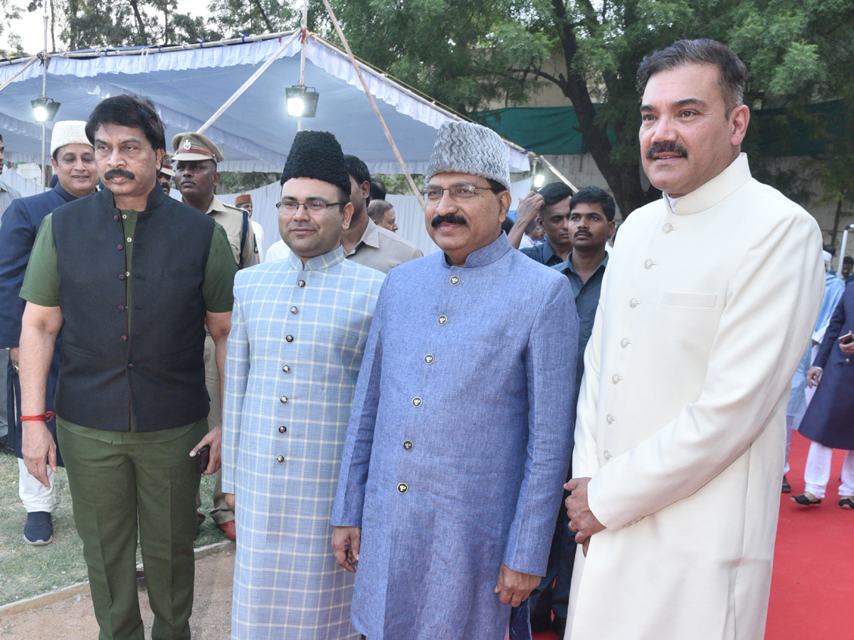 Hyderabad Police Hosts Iftar Party At Chowmahalla Palace Photo Gallery - Sakshi2