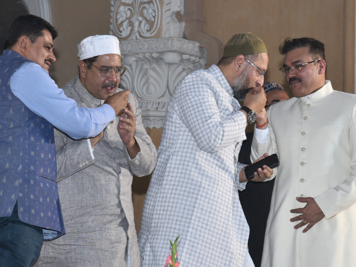 Hyderabad Police Hosts Iftar Party At Chowmahalla Palace Photo Gallery - Sakshi11