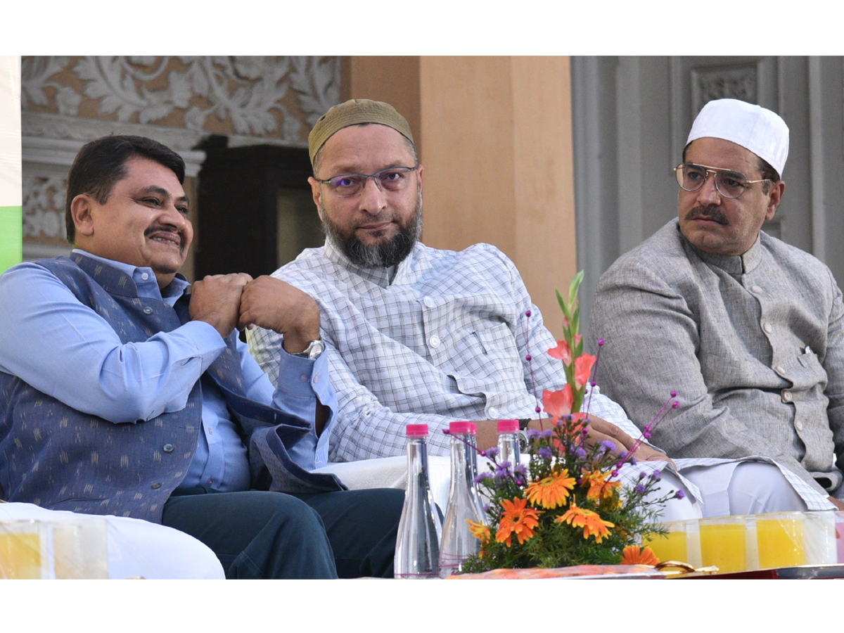 Hyderabad Police Hosts Iftar Party At Chowmahalla Palace Photo Gallery - Sakshi7