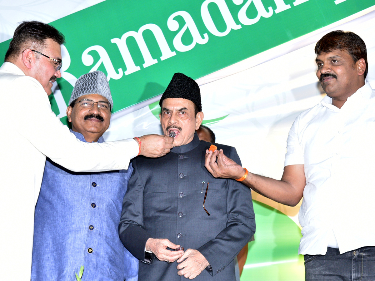 Hyderabad Police Hosts Iftar Party At Chowmahalla Palace Photo Gallery - Sakshi9