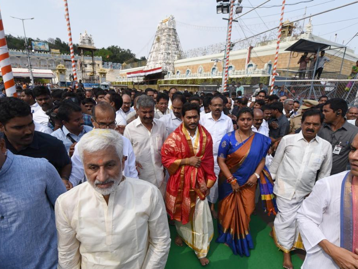 YS Jagan Visits Tirumala Srivaru Temple Photo Gallery - Sakshi1