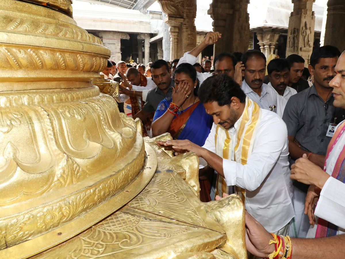 YS Jagan Visits Tirumala Srivaru Temple Photo Gallery - Sakshi7