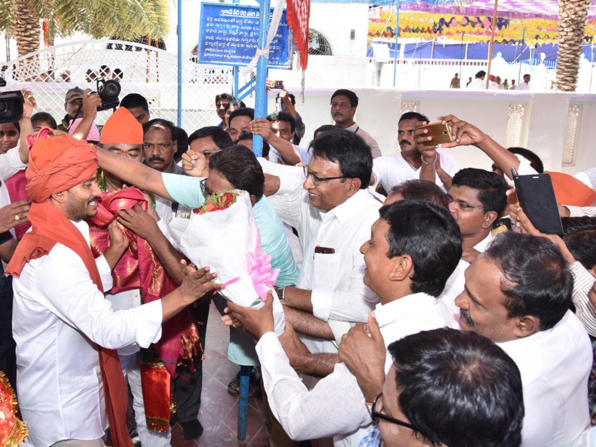 YS jagan Visit Dargah at Kadapa PHoto Gallery - Sakshi3