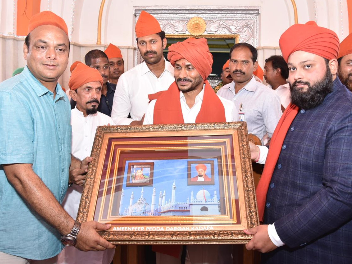 YS jagan Visit Dargah at Kadapa PHoto Gallery - Sakshi7