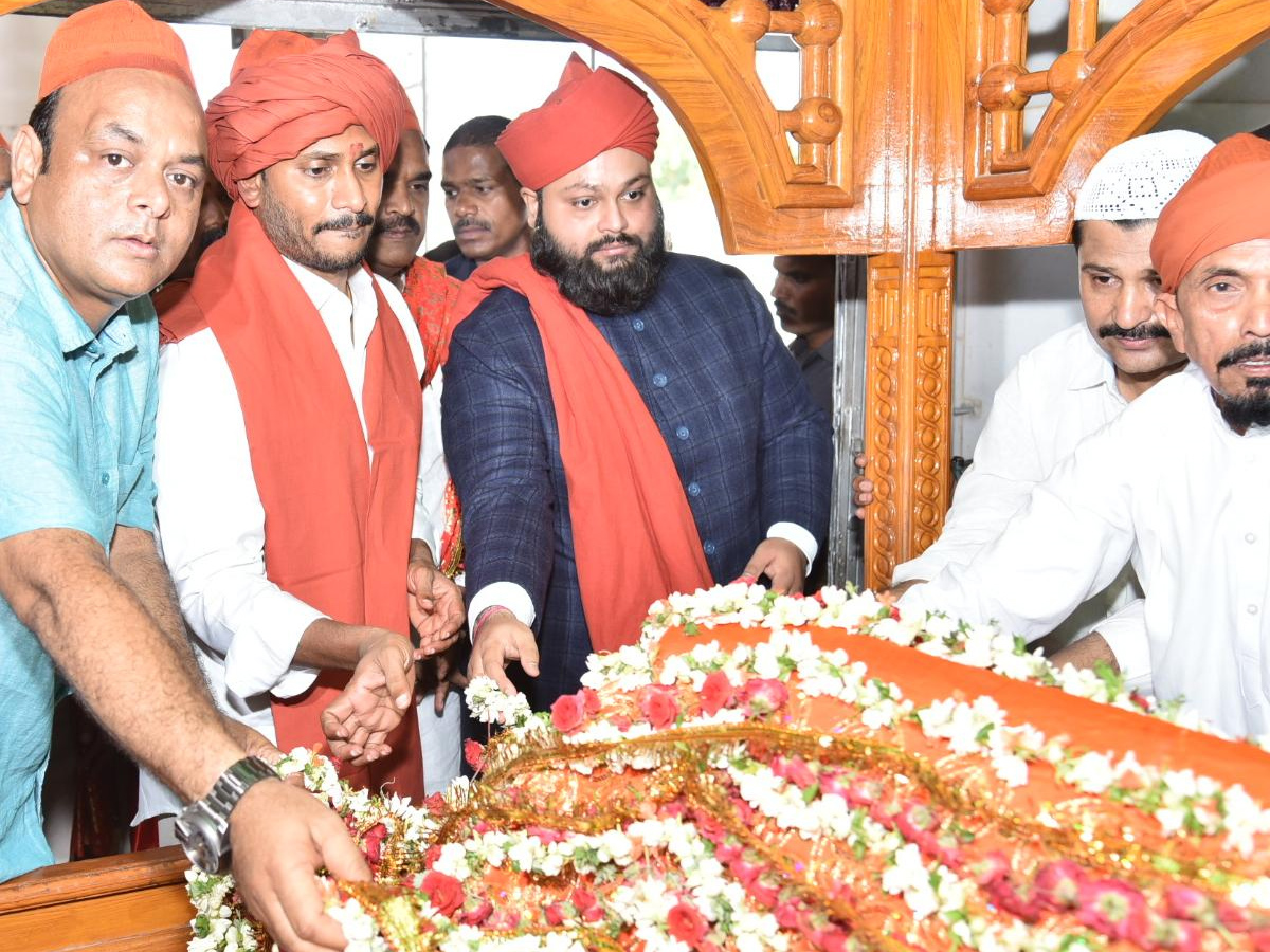 YS jagan Visit Dargah at Kadapa PHoto Gallery - Sakshi8