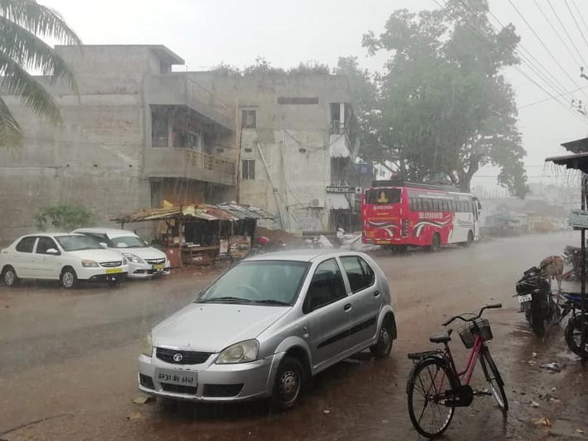  Cyclone Fani Red alert warning issued in Srikakulam district Photo Gallery - Sakshi2