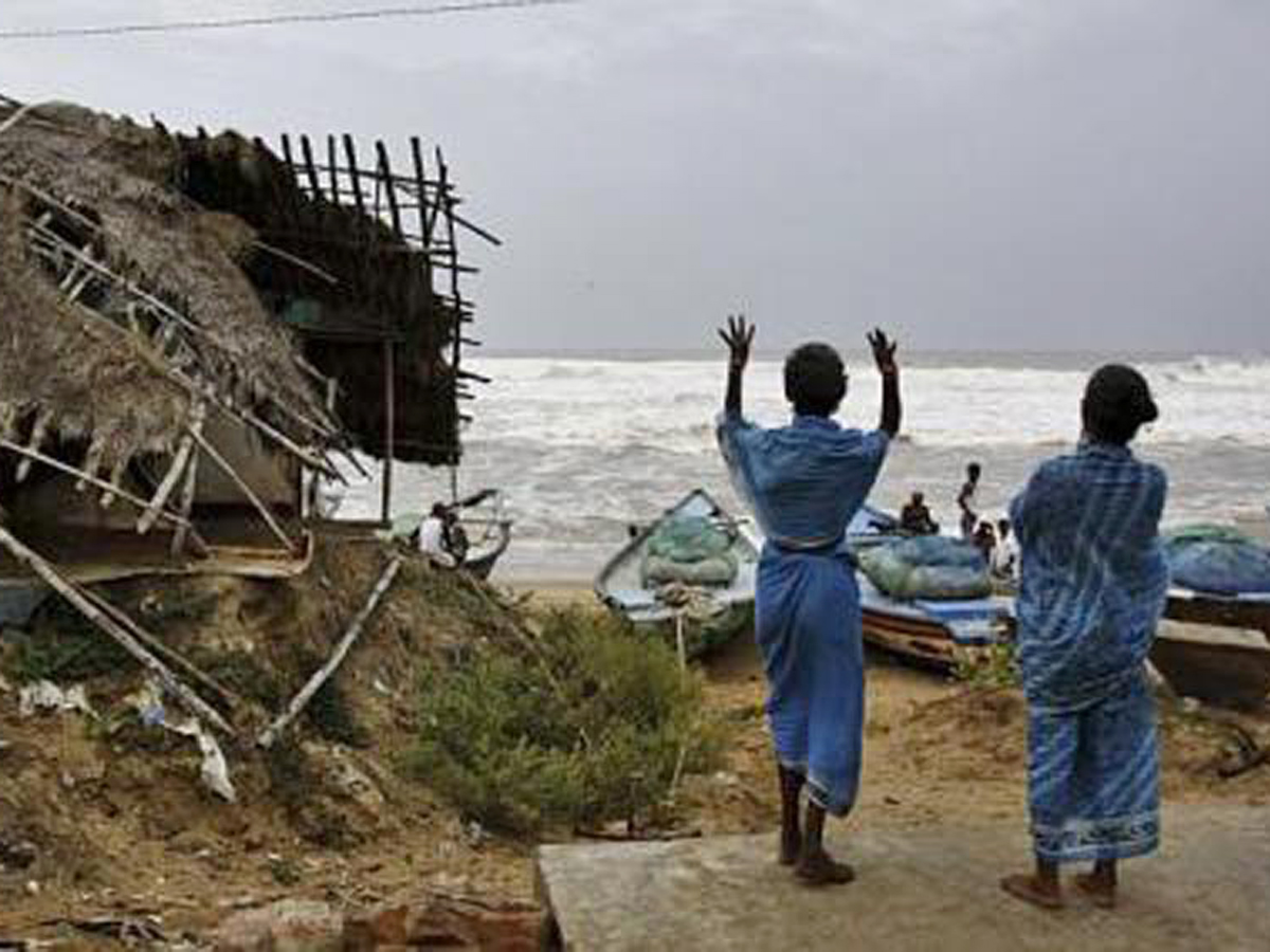  Cyclone Fani Red alert warning issued in Srikakulam district Photo Gallery - Sakshi4