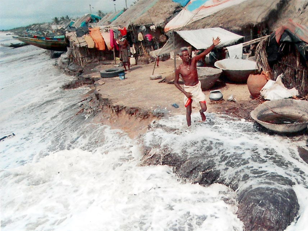  Cyclone Fani Red alert warning issued in Srikakulam district Photo Gallery - Sakshi5