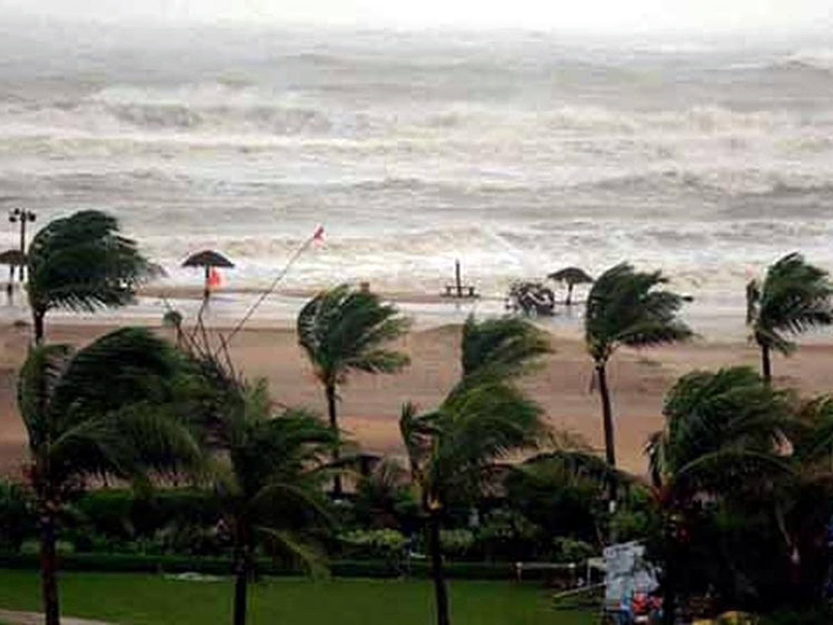  Cyclone Fani Red alert warning issued in Srikakulam district Photo Gallery - Sakshi7