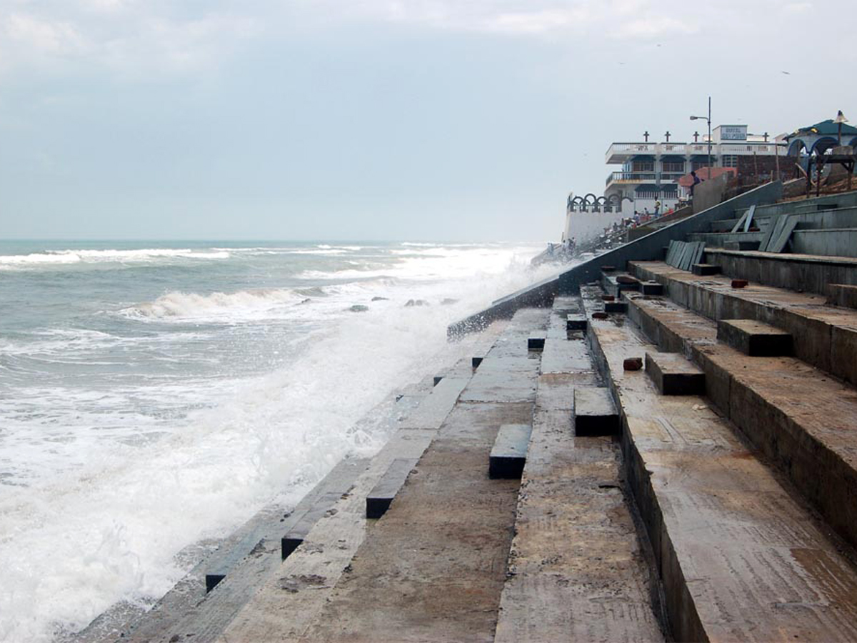  Cyclone Fani Red alert warning issued in Srikakulam district Photo Gallery - Sakshi1