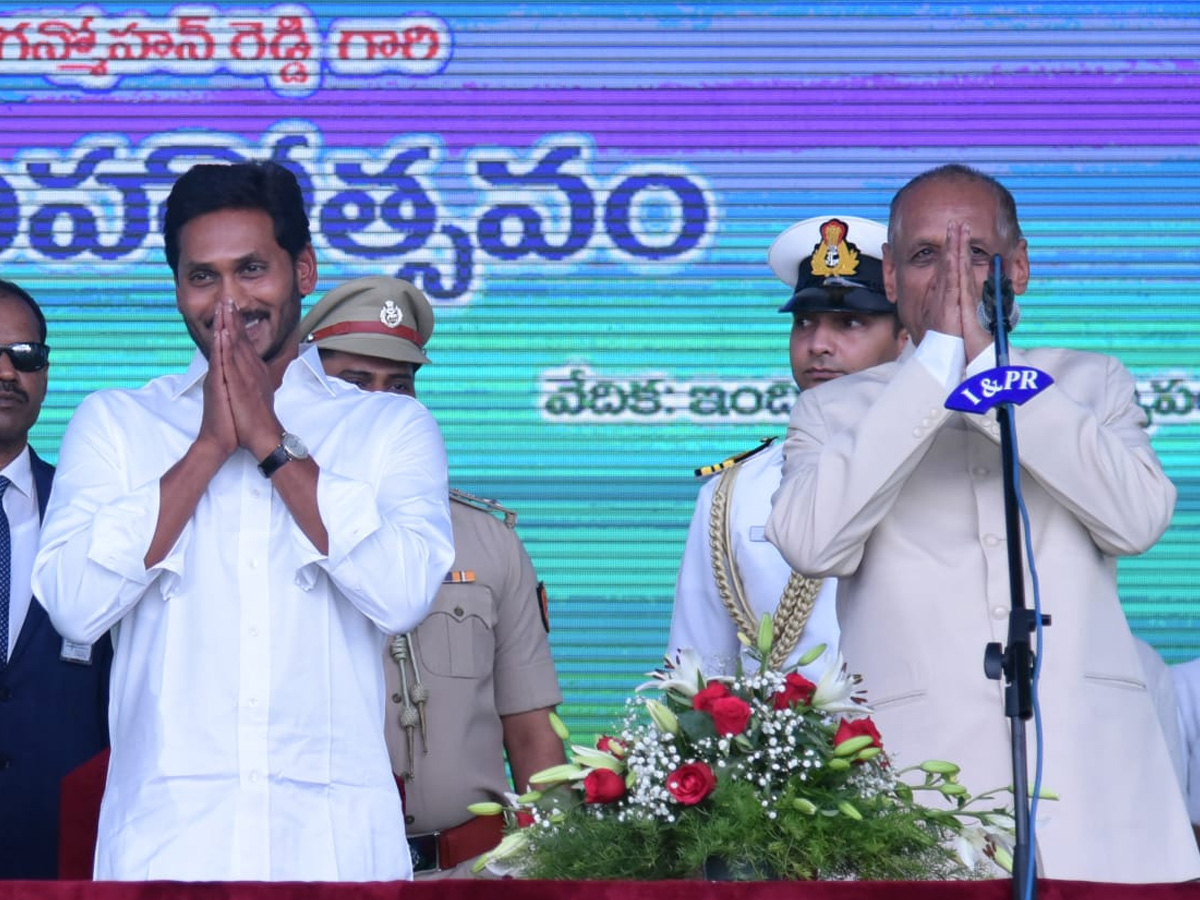 YS Jagan Mohan Reddy swearing-in ceremony Photo Gallery - Sakshi12