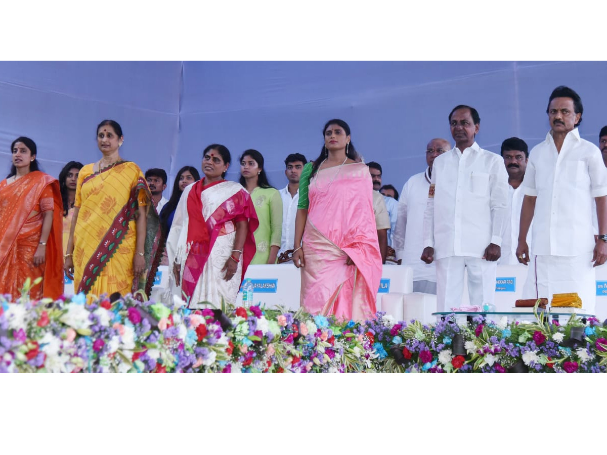 YS Jagan Mohan Reddy swearing-in ceremony Photo Gallery - Sakshi16