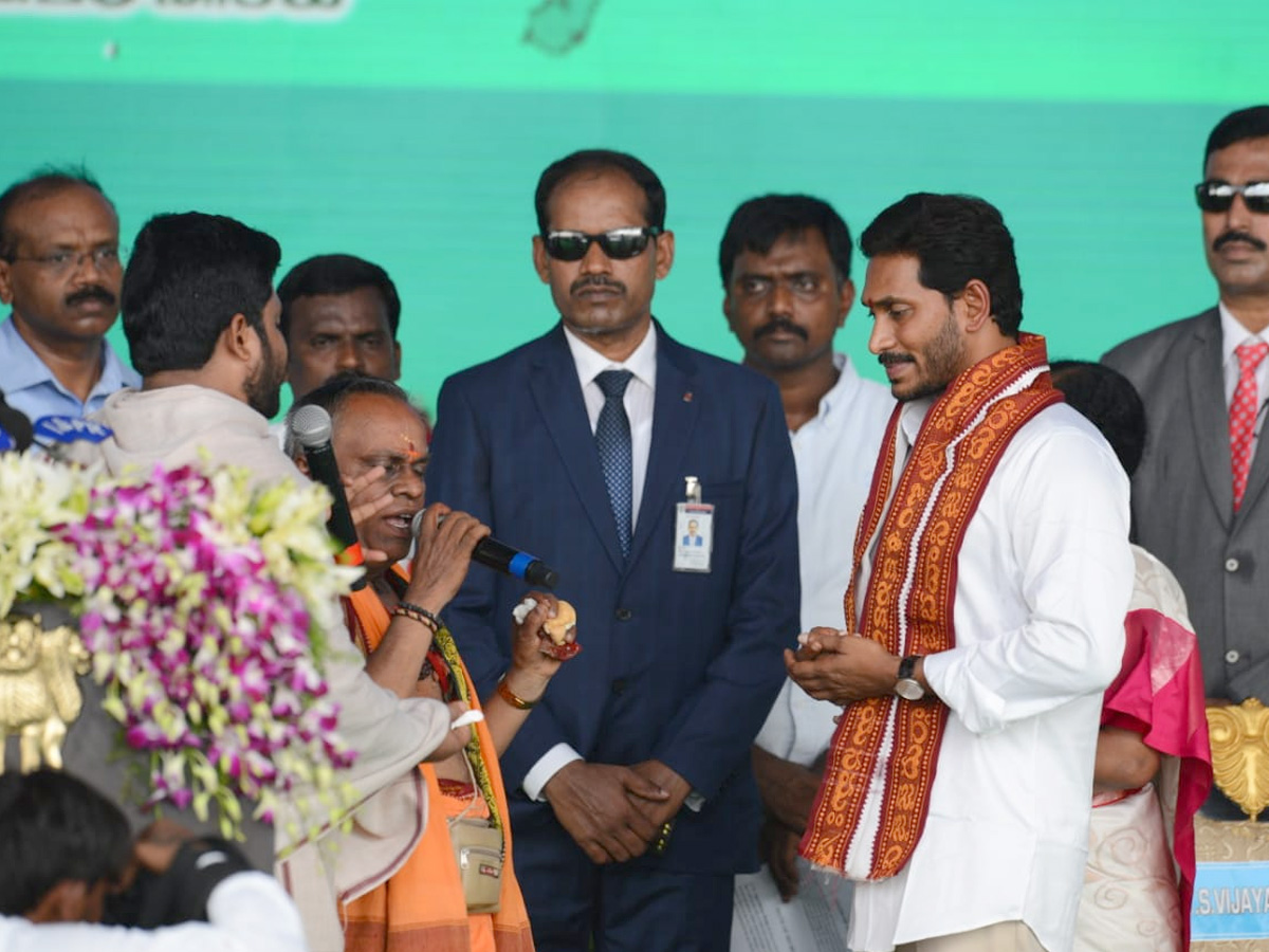 YS Jagan Mohan Reddy swearing-in ceremony Photo Gallery - Sakshi17