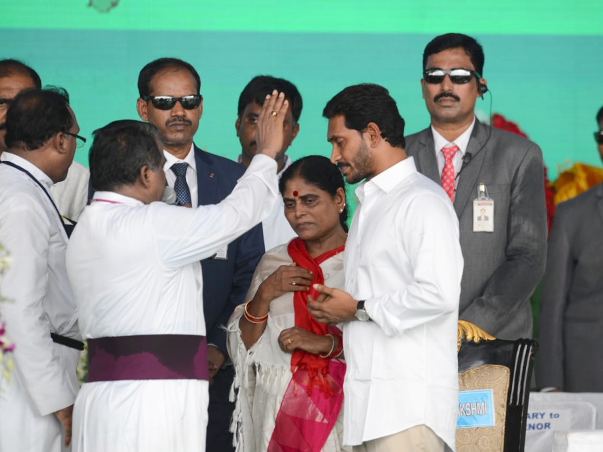 YS Jagan Mohan Reddy swearing-in ceremony Photo Gallery - Sakshi19