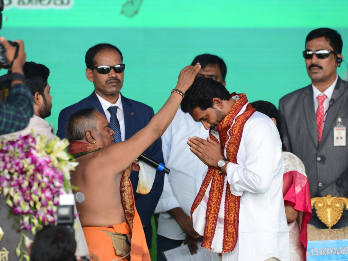 YS Jagan Mohan Reddy swearing-in ceremony Photo Gallery - Sakshi21