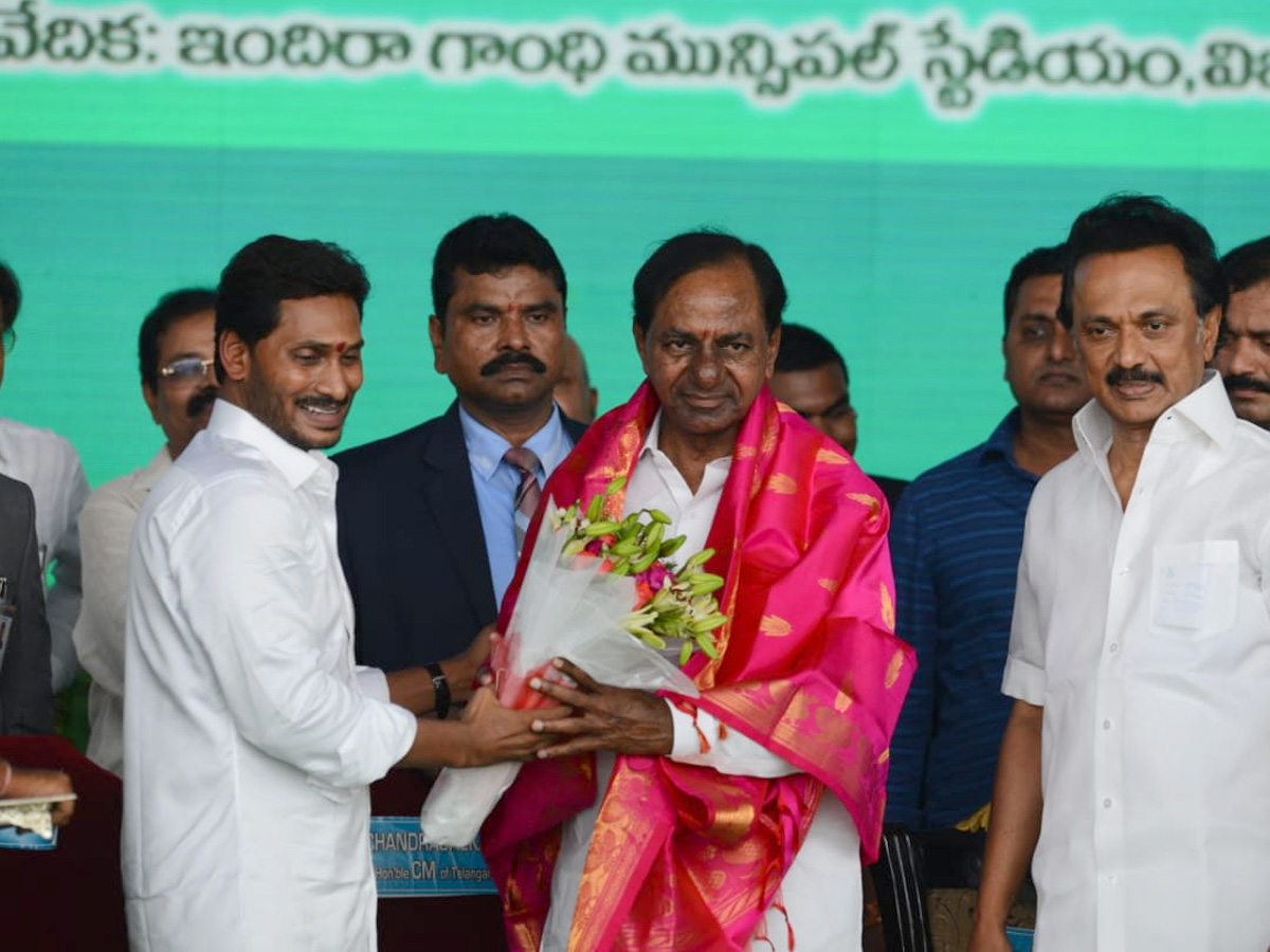 YS Jagan Mohan Reddy swearing-in ceremony Photo Gallery - Sakshi24