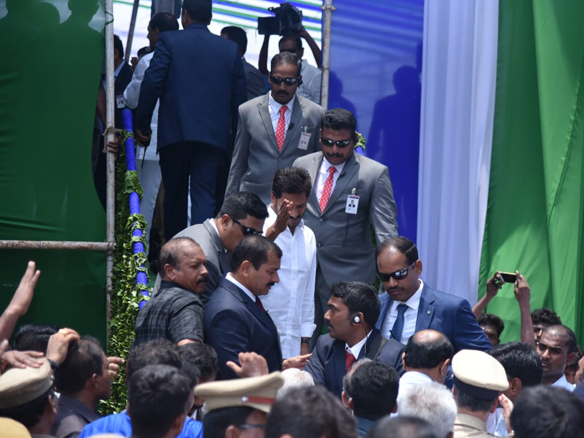 YS Jagan Mohan Reddy swearing-in ceremony Photo Gallery - Sakshi10