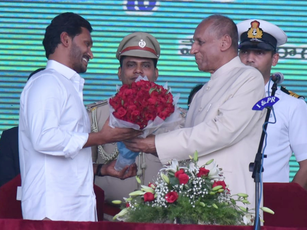 YS Jagan Mohan Reddy swearing-in ceremony Photo Gallery - Sakshi11