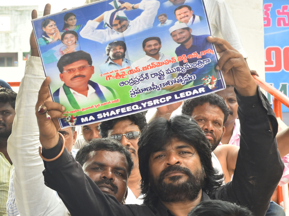 ys jagan mohan reddy fans swearing ceremony photo gallery - Sakshi14