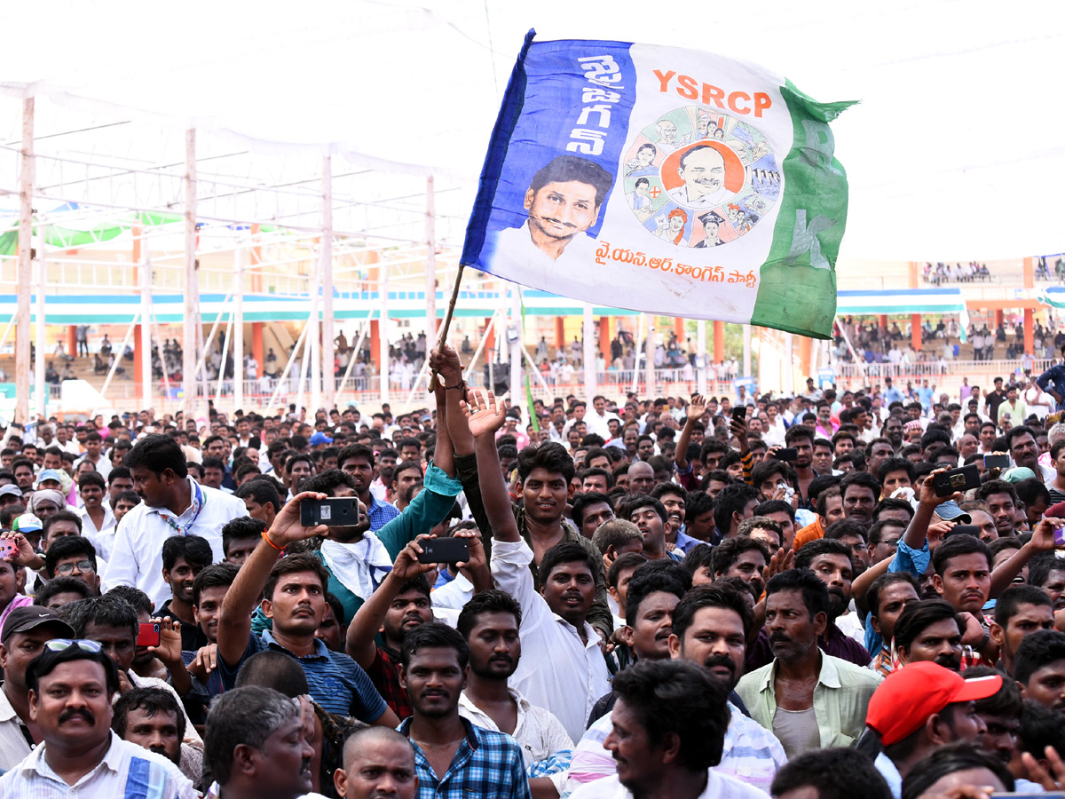 ys jagan mohan reddy fans swearing ceremony photo gallery - Sakshi15