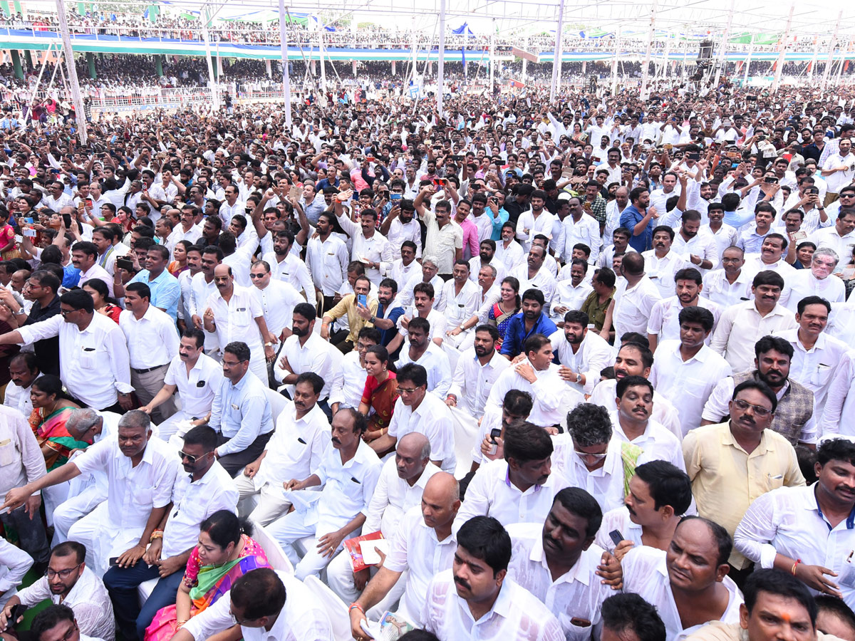 ys jagan mohan reddy fans swearing ceremony photo gallery - Sakshi19