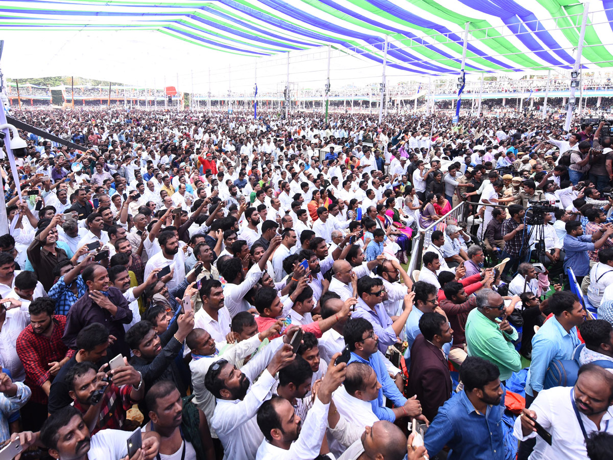 ys jagan mohan reddy fans swearing ceremony photo gallery - Sakshi20