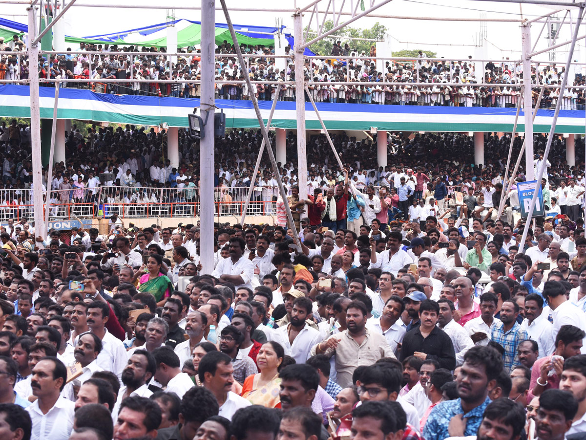 ys jagan mohan reddy fans swearing ceremony photo gallery - Sakshi21