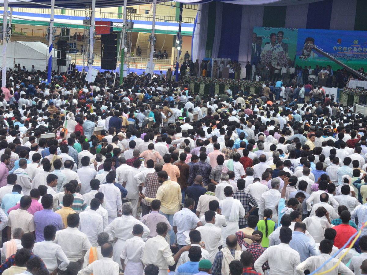 ys jagan mohan reddy fans swearing ceremony photo gallery - Sakshi24