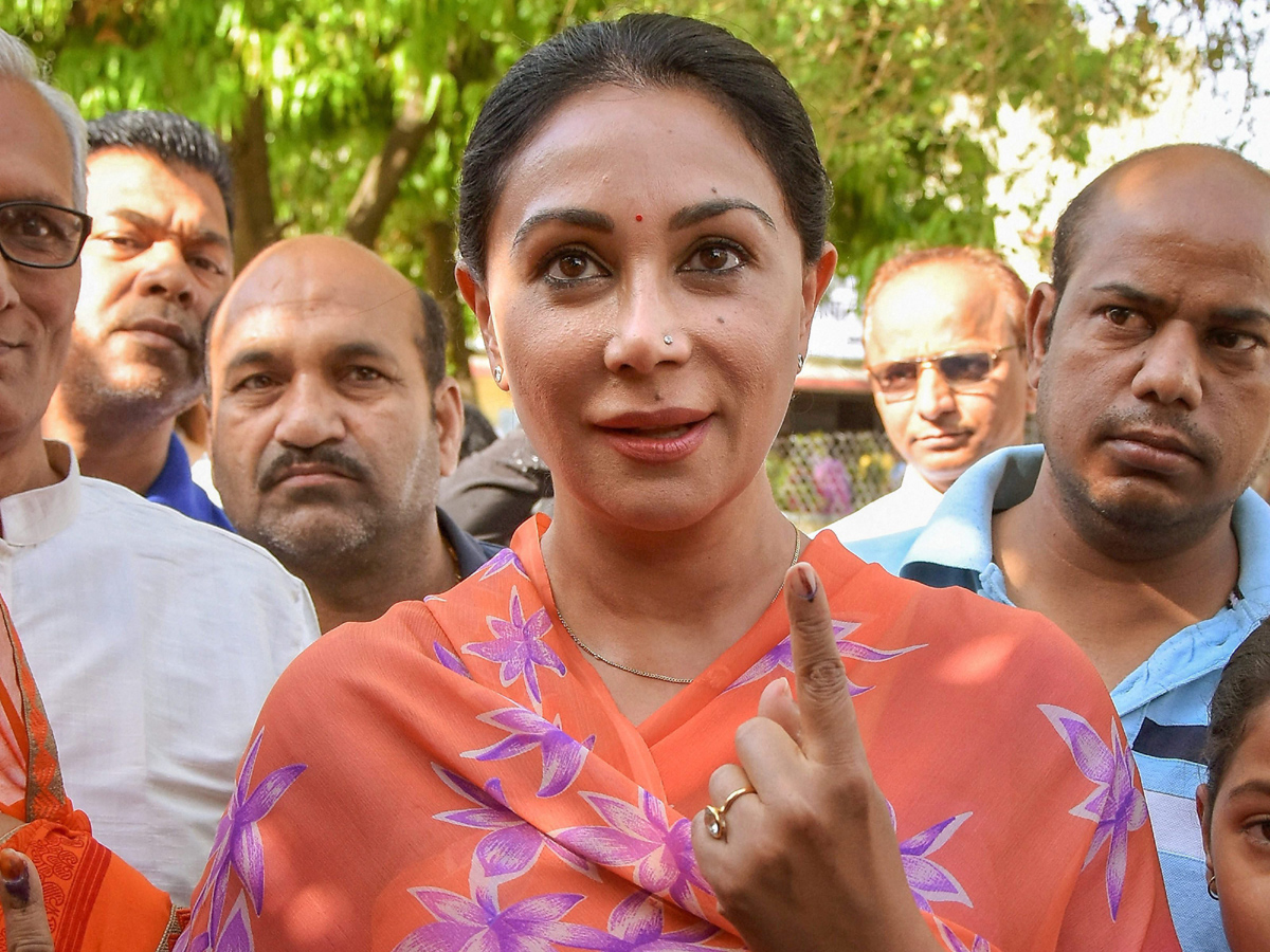 Lok Sabha elections 2019 phase 5 Photo Gallery  - Sakshi9