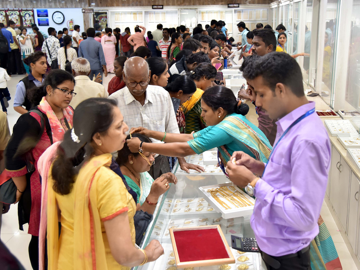 Akshaya Tritiya Shopping in Hyderabad Photo Gallery - Sakshi8