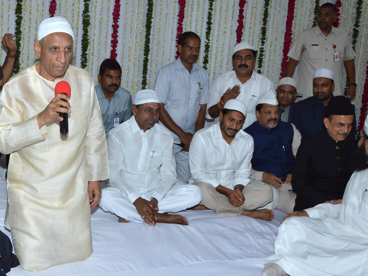 KCR AND YS Jagan To Attend Iftar Party At Raj Bhavan Photo Gallery - Sakshi1