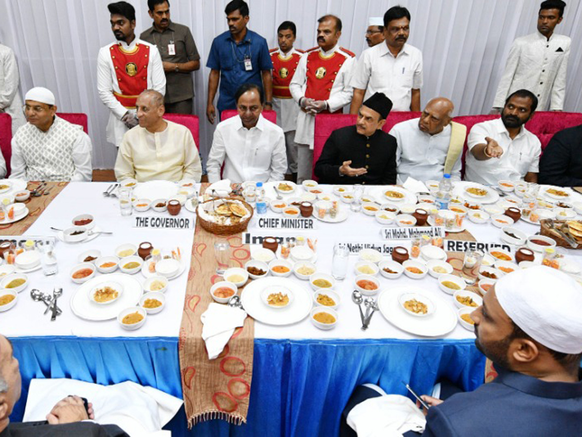 KCR AND YS Jagan To Attend Iftar Party At Raj Bhavan Photo Gallery - Sakshi11