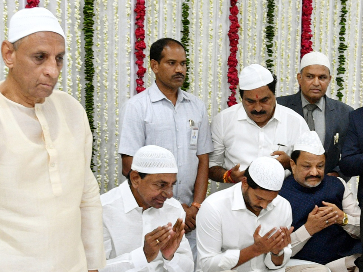 KCR AND YS Jagan To Attend Iftar Party At Raj Bhavan Photo Gallery - Sakshi13