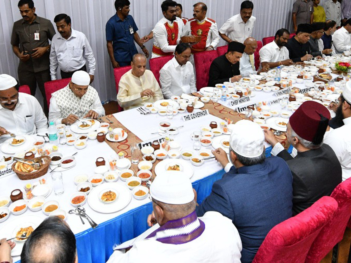 KCR AND YS Jagan To Attend Iftar Party At Raj Bhavan Photo Gallery - Sakshi20