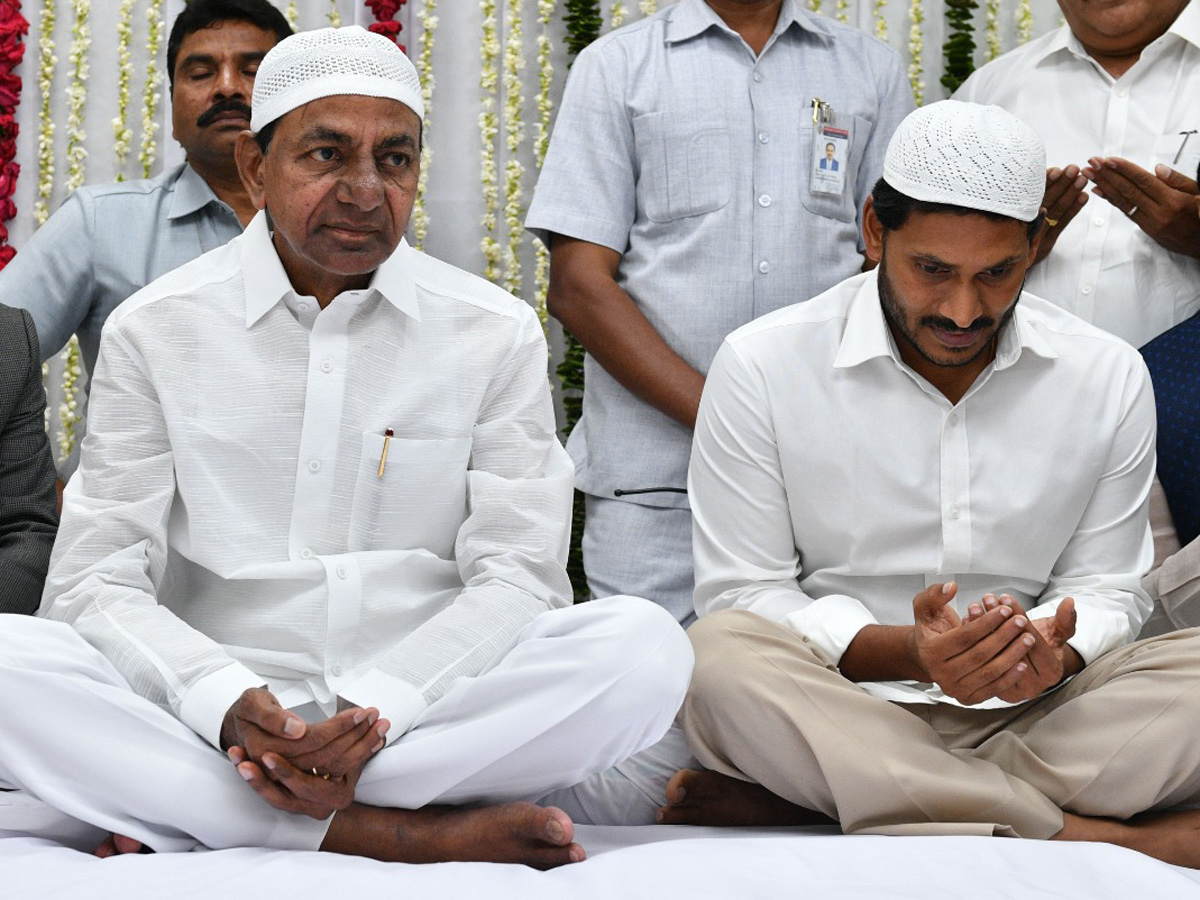 KCR AND YS Jagan To Attend Iftar Party At Raj Bhavan Photo Gallery - Sakshi6